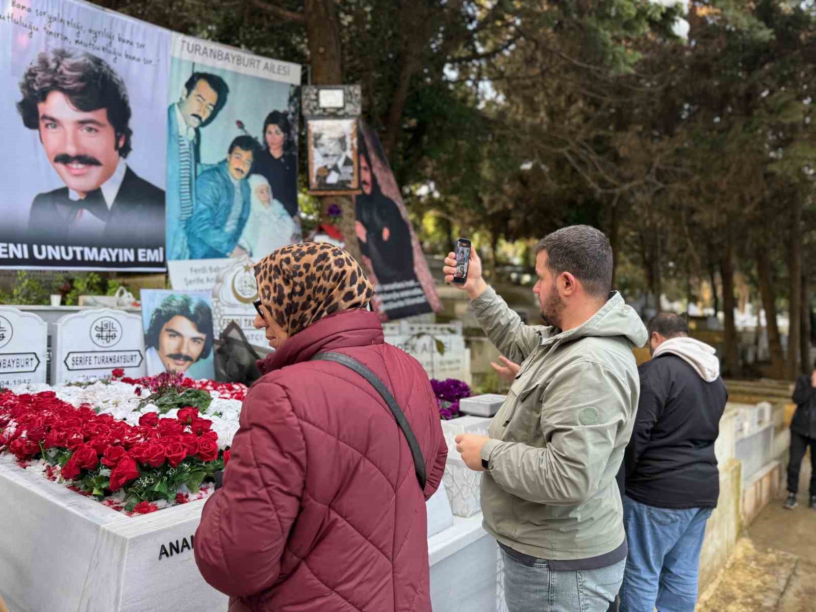 Ferdi Tayfur vefatının 1. yıl dönümünde mezarı başında anıldı
