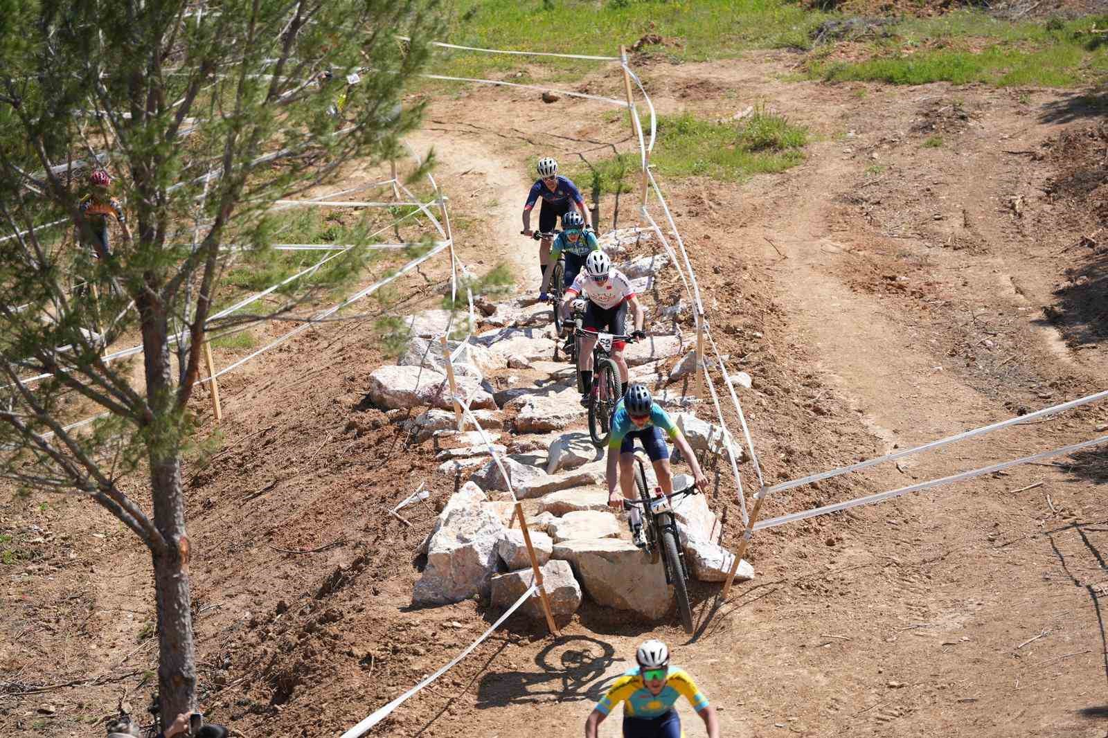 Ferdi Zeyrek Kupası’nda 6 ülkeden 649 sporcu kıyasıya yarıştı
