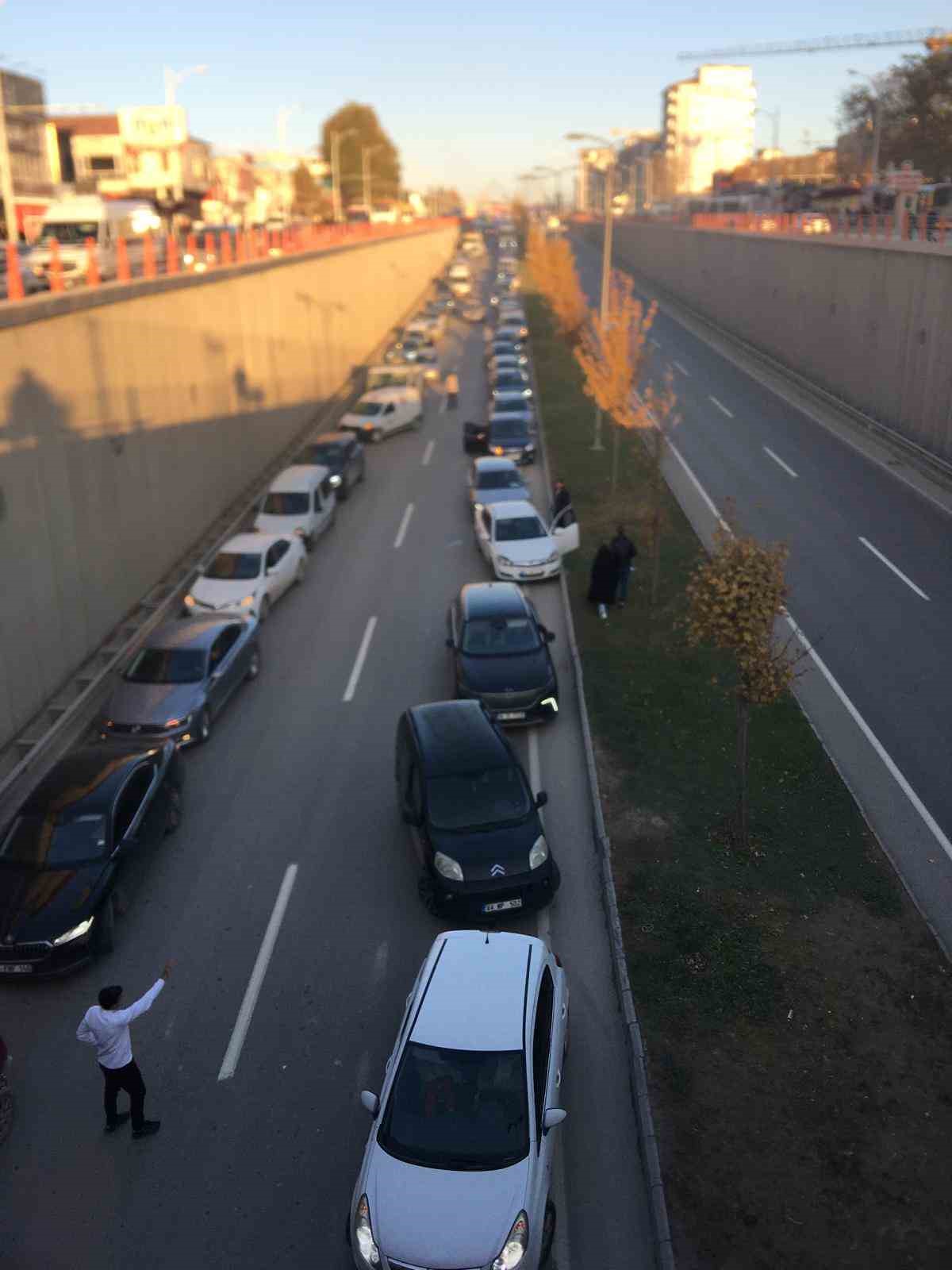 Fermuar sistemiyle ambulansa yol açtılar
