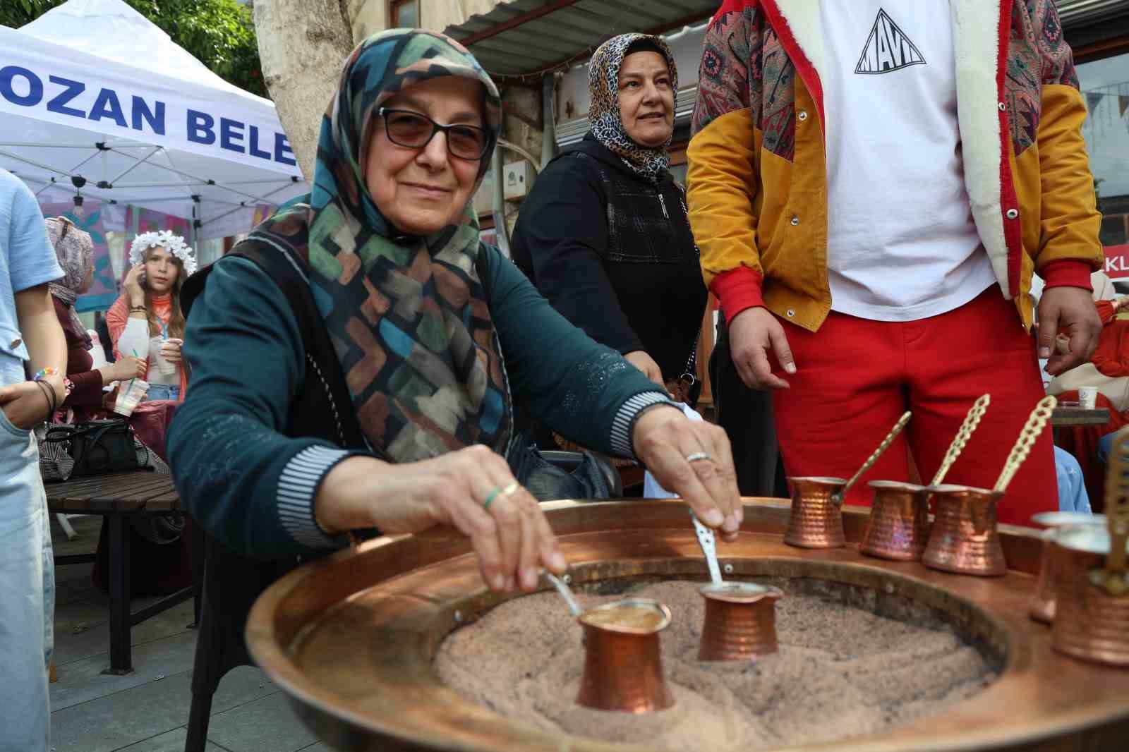 Festivalde Osmanlı geleneği yaşatıldı, ciğer tezgahları davul zurna ile şenlendi
