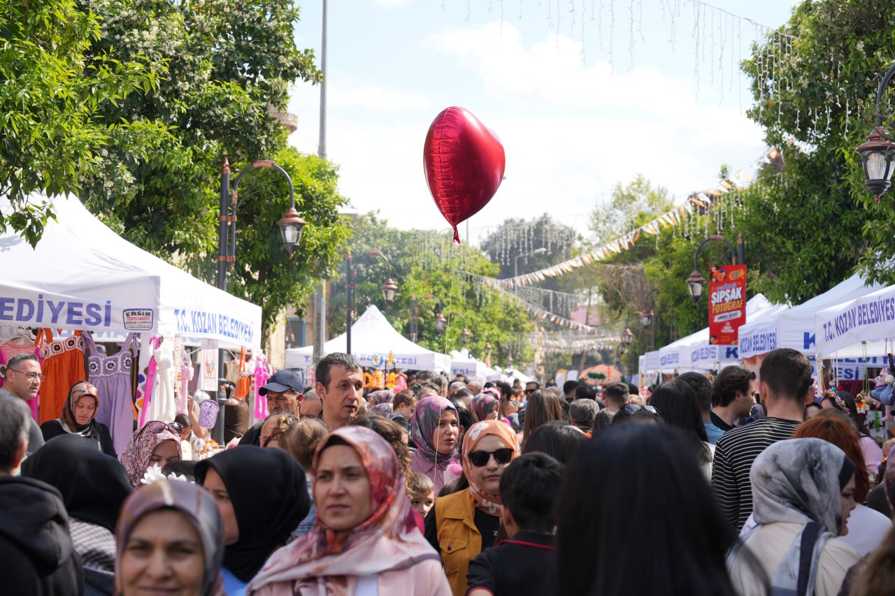 Festivalde Osmanlı geleneği yaşatıldı, ciğer tezgahları davul zurna ile şenlendi
