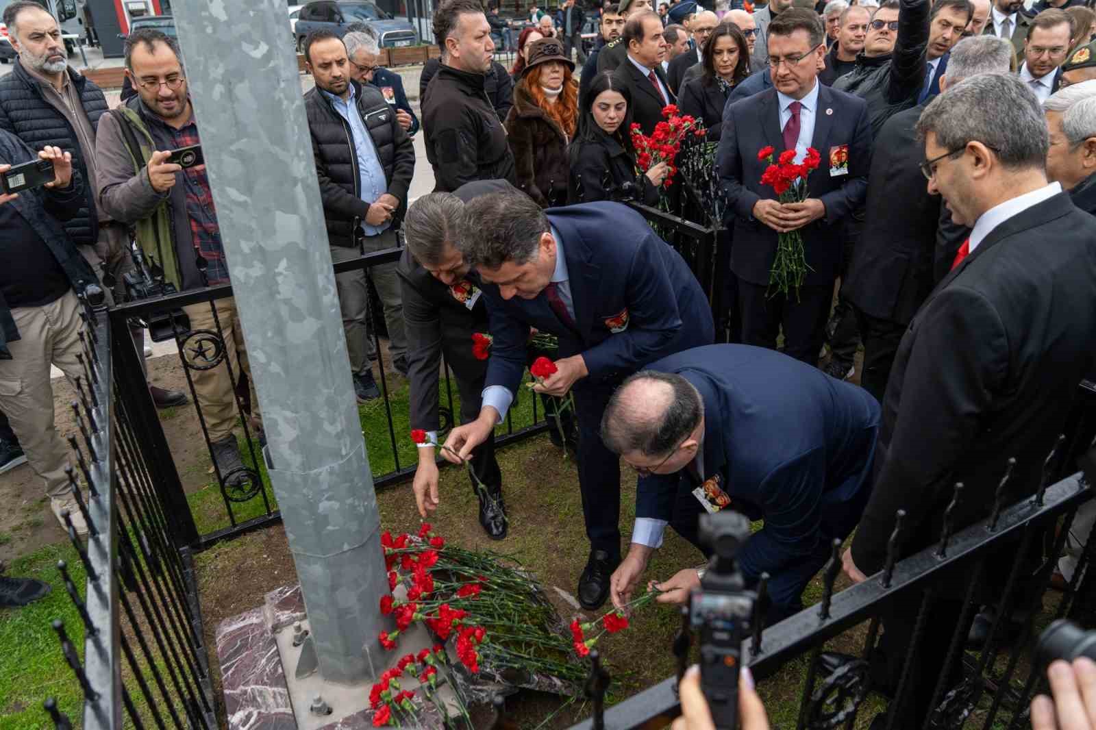 Fethi Sekin şehit düştüğü yerde karanfillerle anıldı
