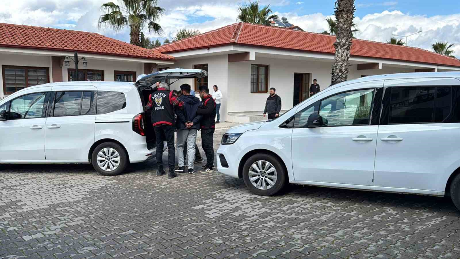 Fethiye’de aranan şahıslara operasyon: 3 tutuklama
