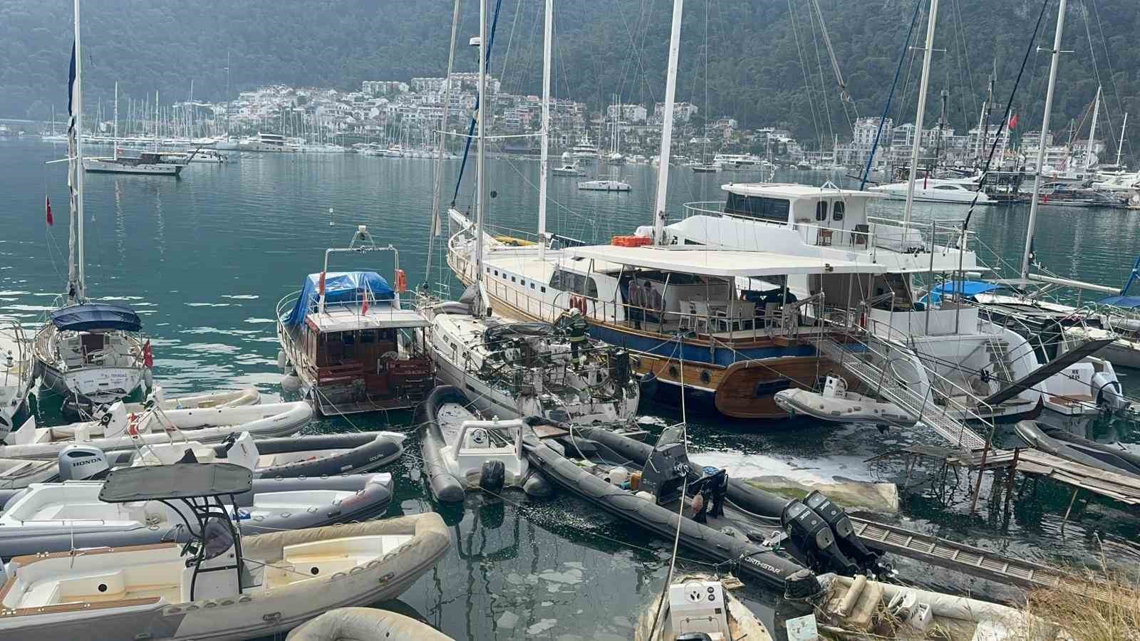 Fethiye’de göçmen kaçakçılığı yapılan tekne yandı
