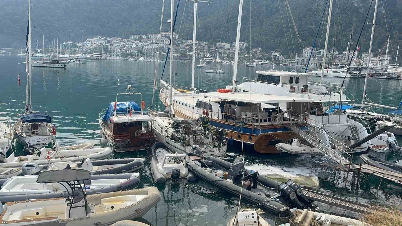 Fethiye’de göçmen kaçakçılığı yapılan tekne yandı
