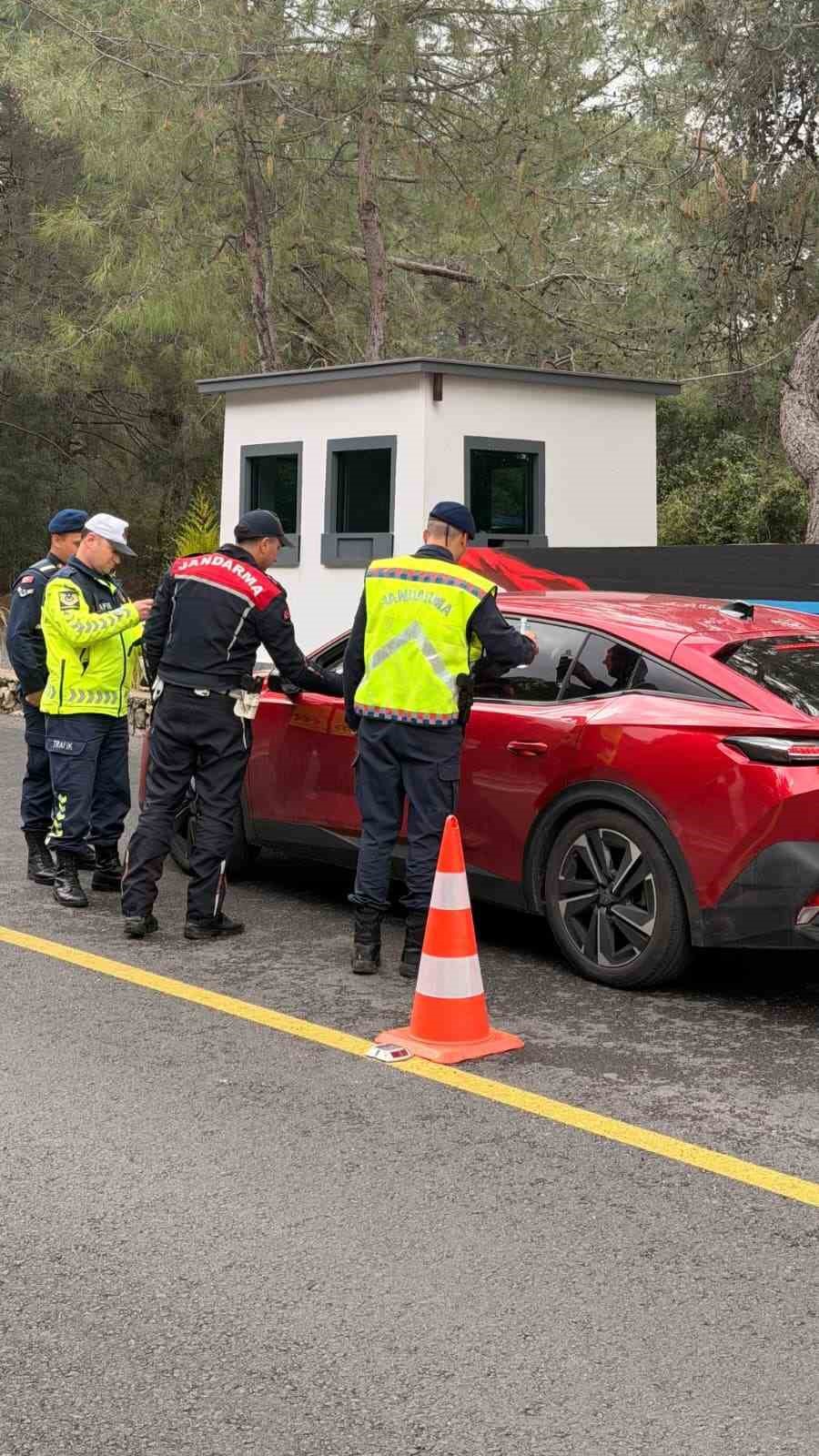 Fethiye’de Jandarmadan bayram uygulaması
