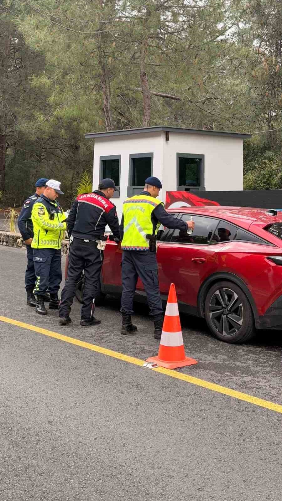 Fethiye’de Jandarmadan bayram uygulaması
