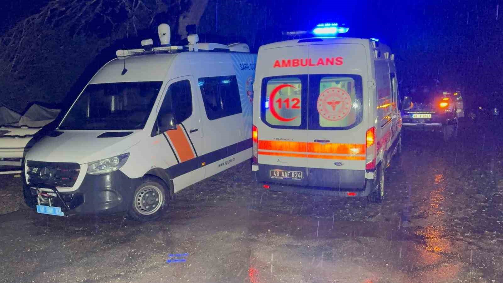 Fethiye’de kayalıklara çarparak batan teknedeki 6 kişi kurtarıldı, 1 kişi kayıp
