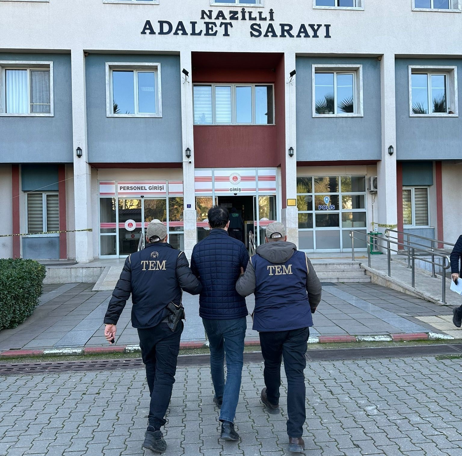 FETÖ üyesi firari ihraç polis yakalandı
