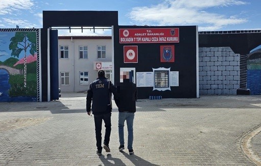 FETÖ’ye üye olmaktan aranan şahıs yakalandı
