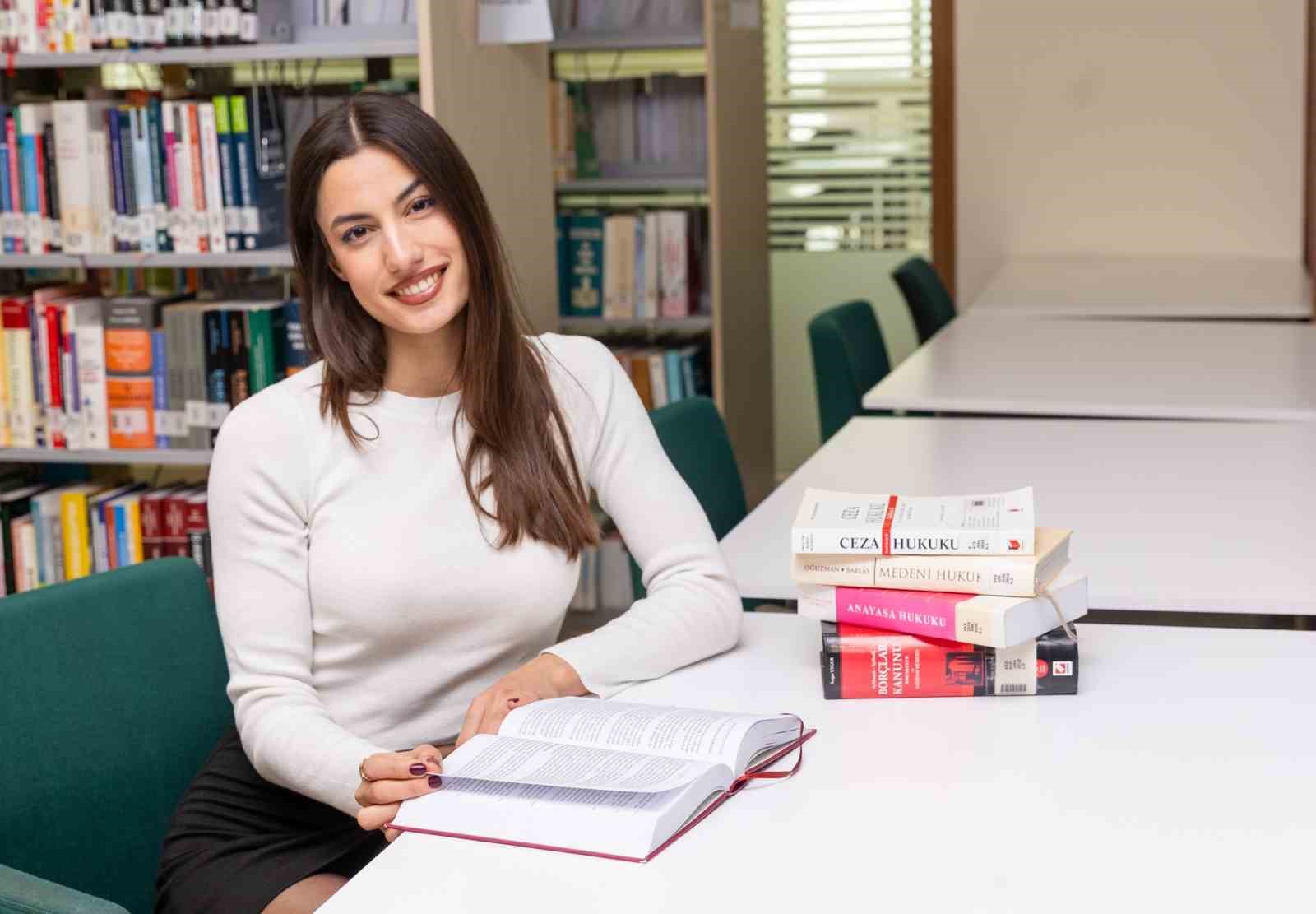 Filenin yıldızı geleceğin hukukçusu
Filenin yıldızı geleceğin hukukçusu