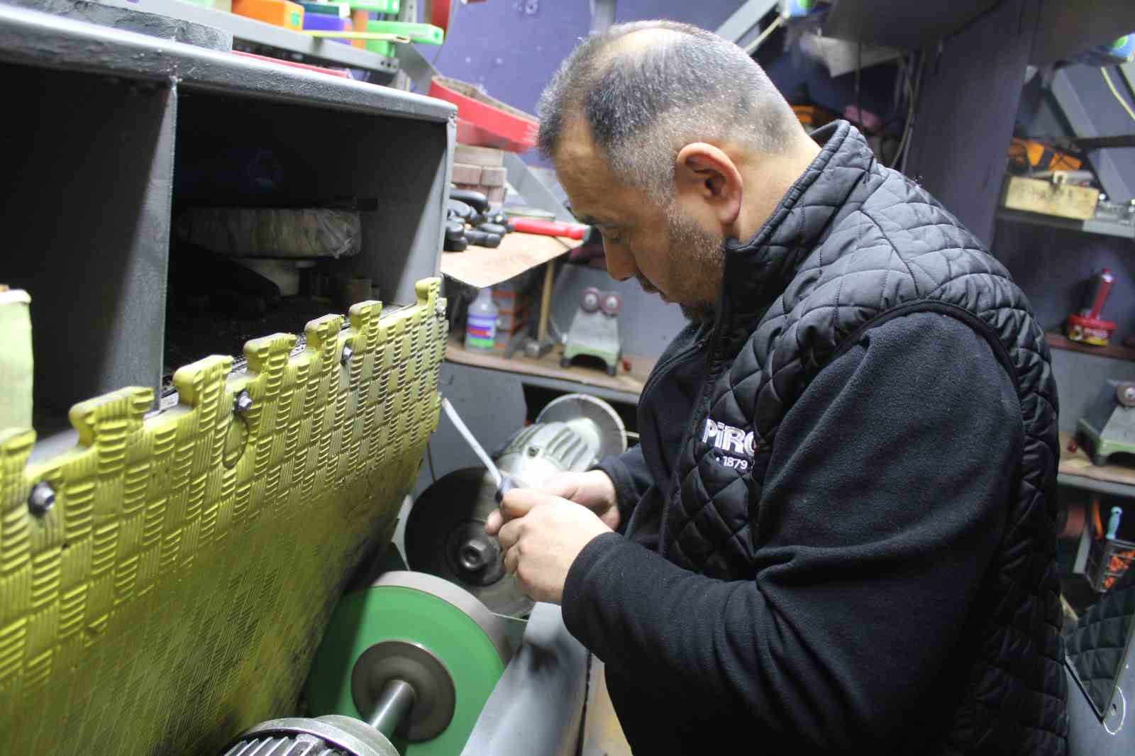 Fileto bıçakları elinde yeniden şekilleniyor
