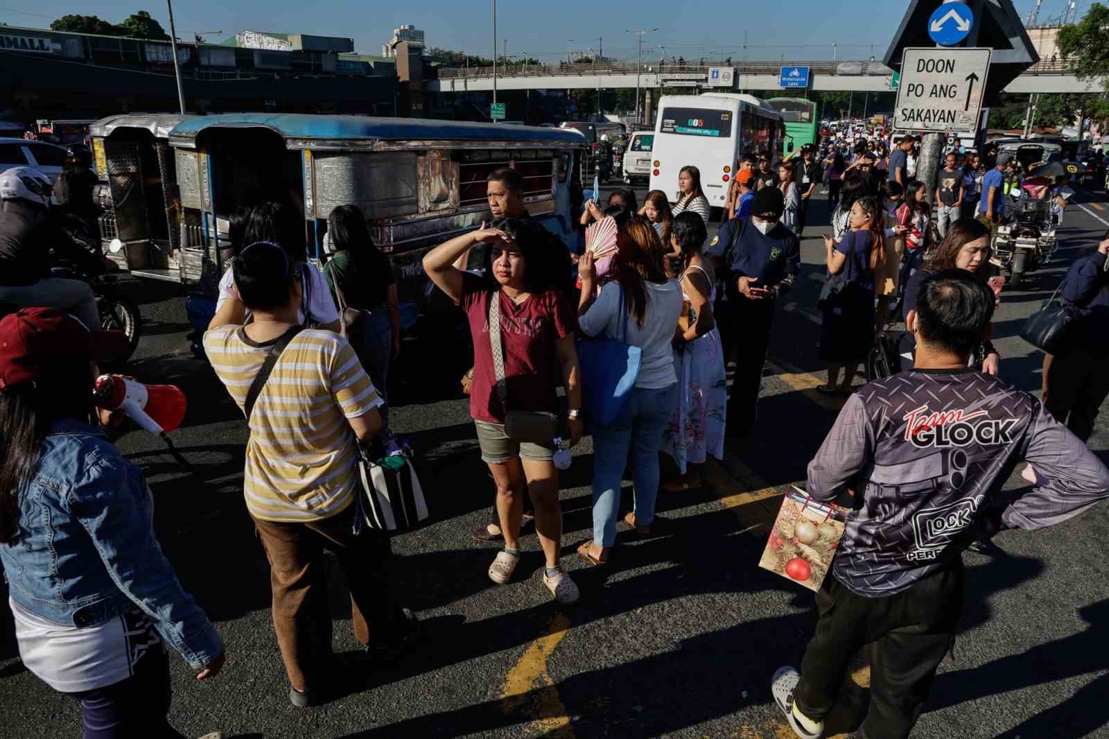 Filipinler’de ulaşım sendikaları artan yakıt fiyatlarına karşı iş bıraktı
