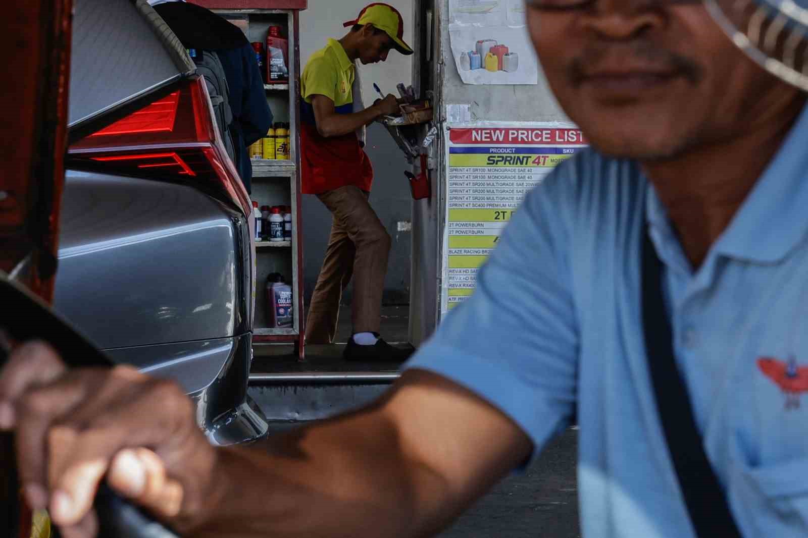 Filipinler’de ulaşım sendikaları artan yakıt fiyatlarına karşı iş bıraktı
