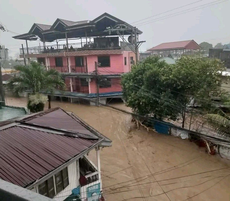 Filipinler’i tropikal fırtına vurdu: 12 ölü
