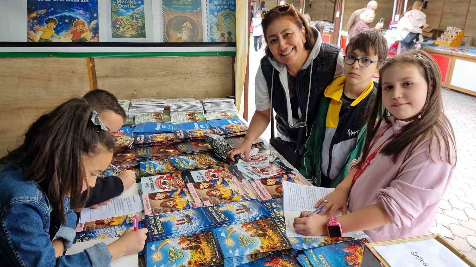 Filistinli akranları için hayal dünyalarını satırlara döktüler
