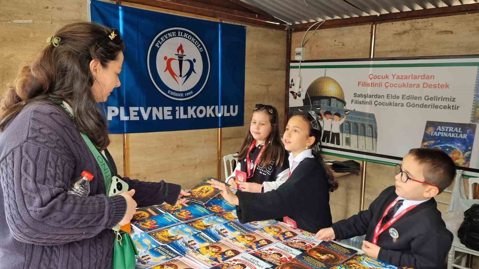 Filistinli akranları için hayal dünyalarını satırlara döktüler
