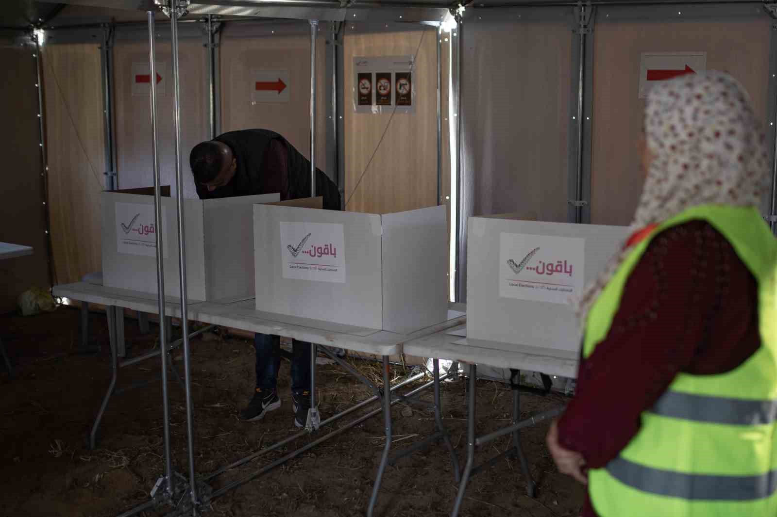 Filistinliler yerel seçim için sandık başında
