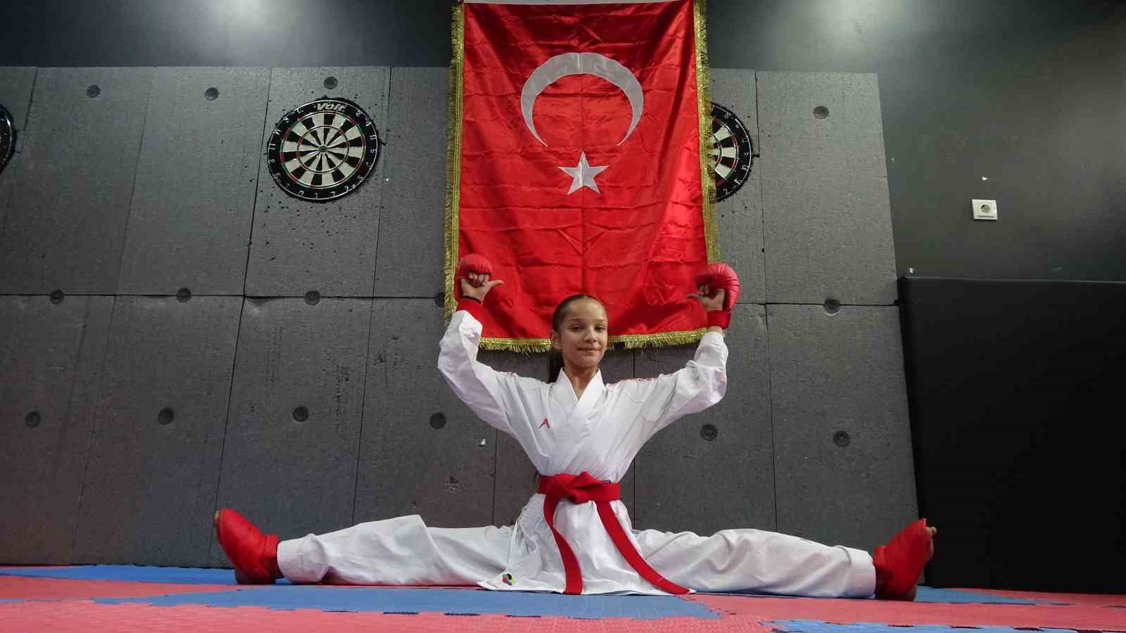 Filmlerden etkilendi, karatede şampiyon oldu
