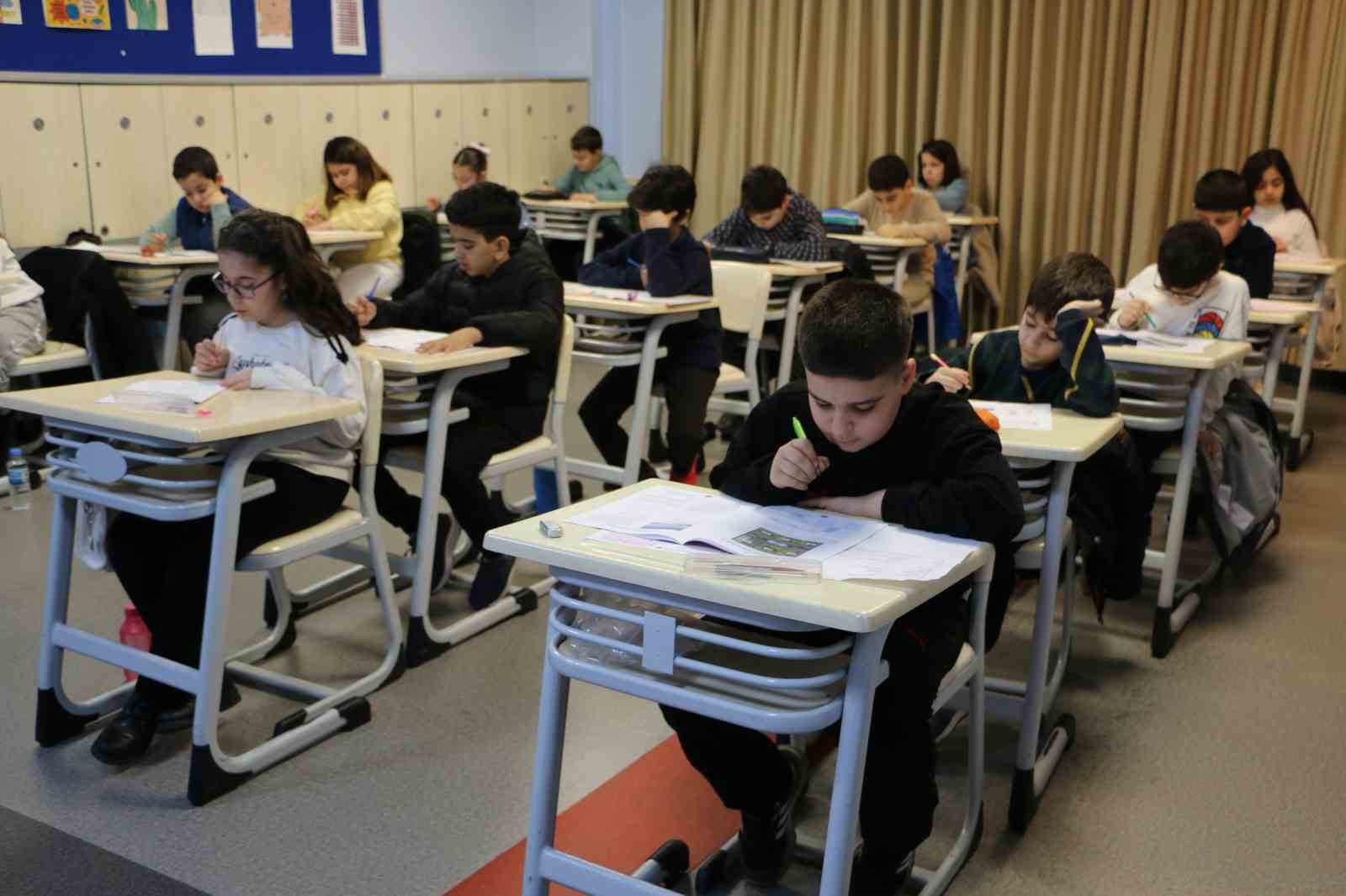 Final Okulları bursluluk sınavına 5 bin öğrenci katıldı
