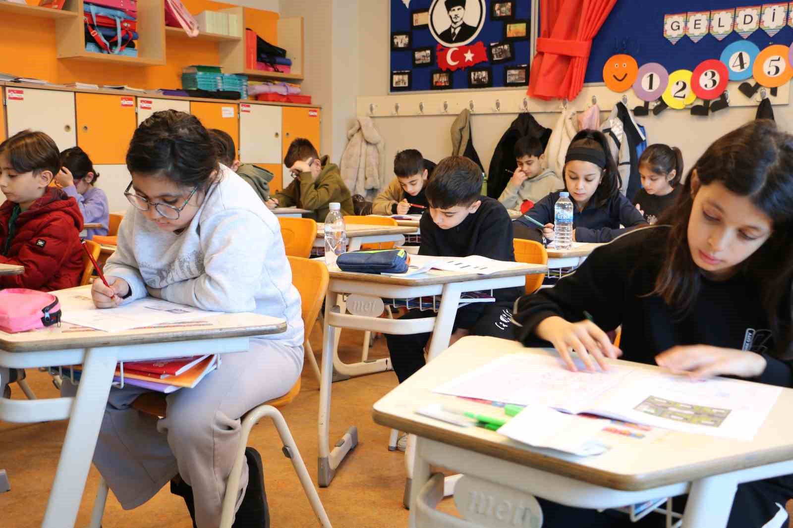 Final Okulları bursluluk sınavına 5 bin öğrenci katıldı
