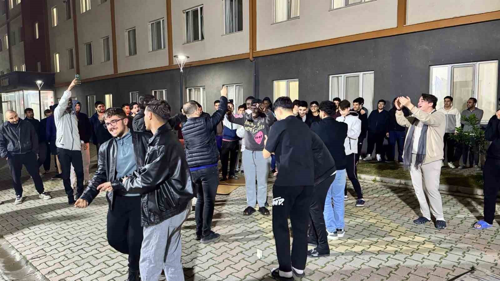 Final öncesi stres, yerini eğlenceye bıraktı
