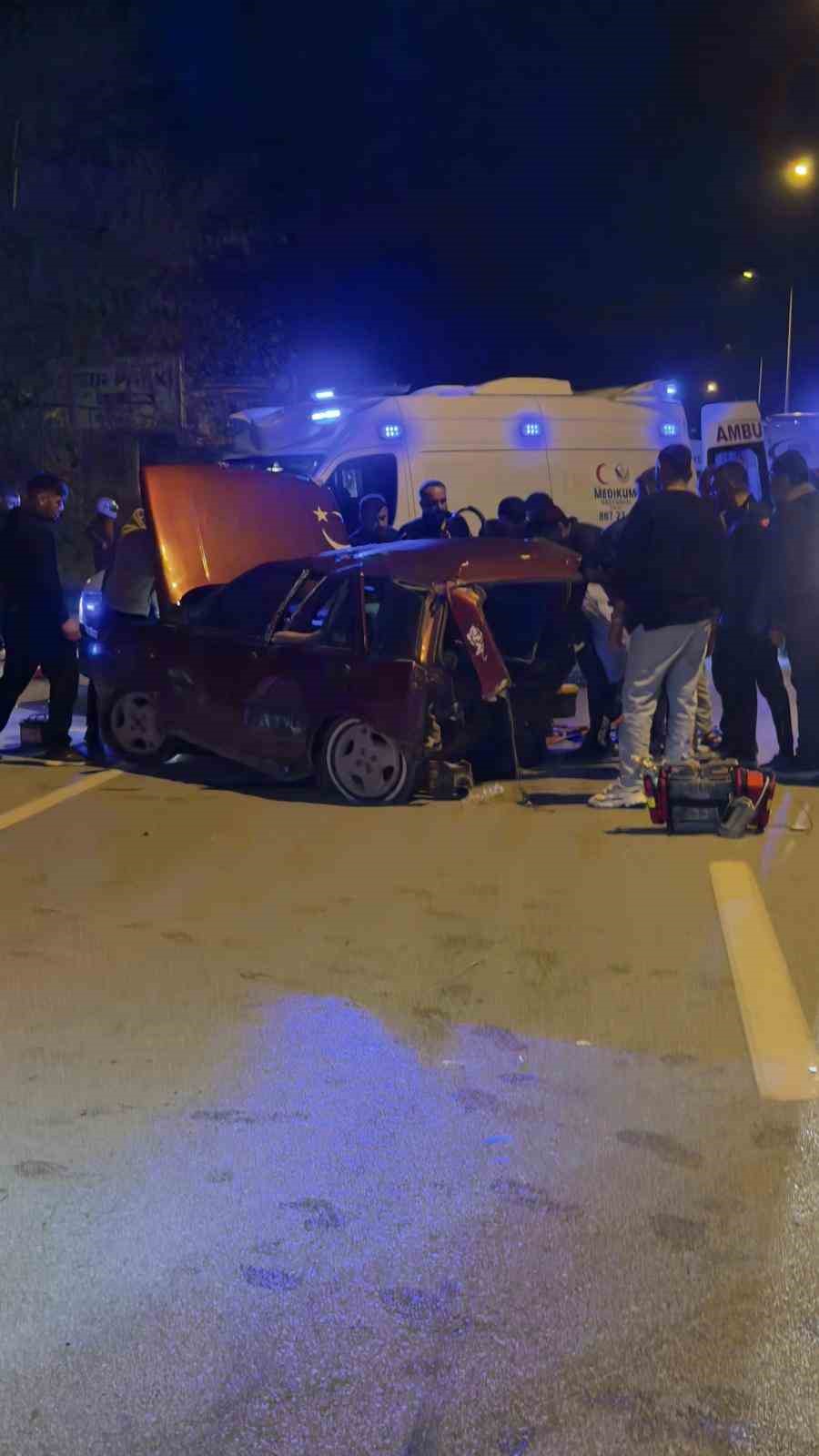 Finike-Kumluca yolunda kaza: 1 ölü, 5 yaralı
Finike-Kumluca yolunda kaza: 1 ölü, 5 yaralı