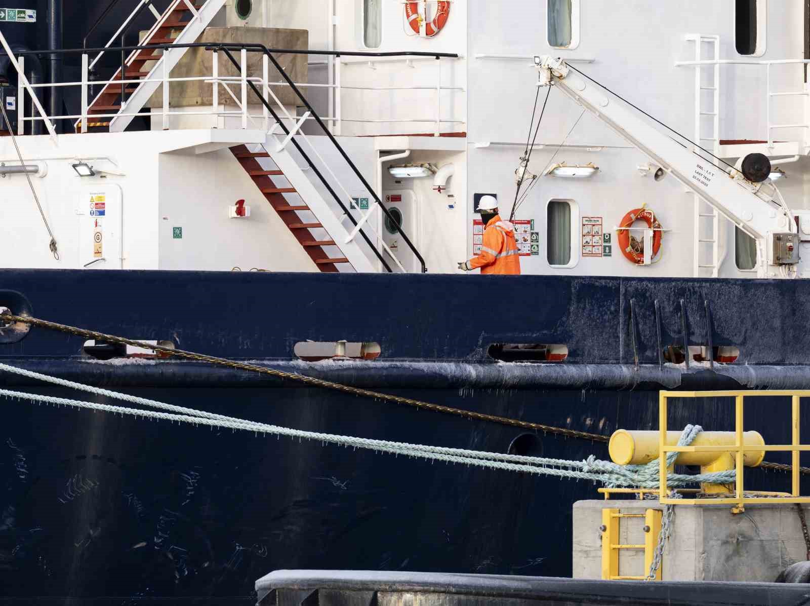 Finlandiya, Baltık Denizi’nde iletişim kablolarına sabotaj şüphesiyle bir gemiye el koydu
