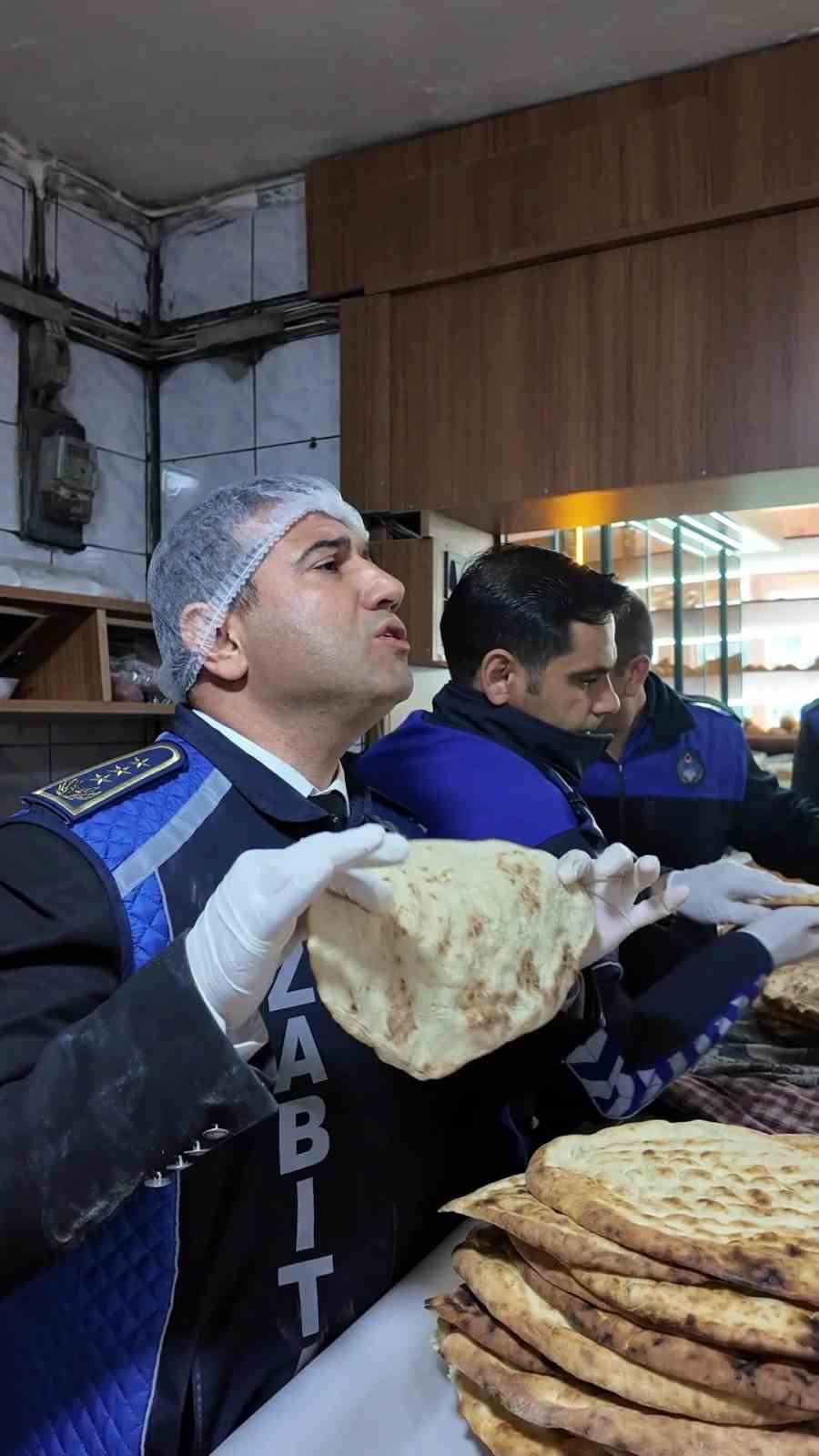 Fırında ortaya çıkan görüntülere tepki gösteren zabıta müdürü: "Fareyi geçtim, yılan çıkacak diye korkuyorum"
