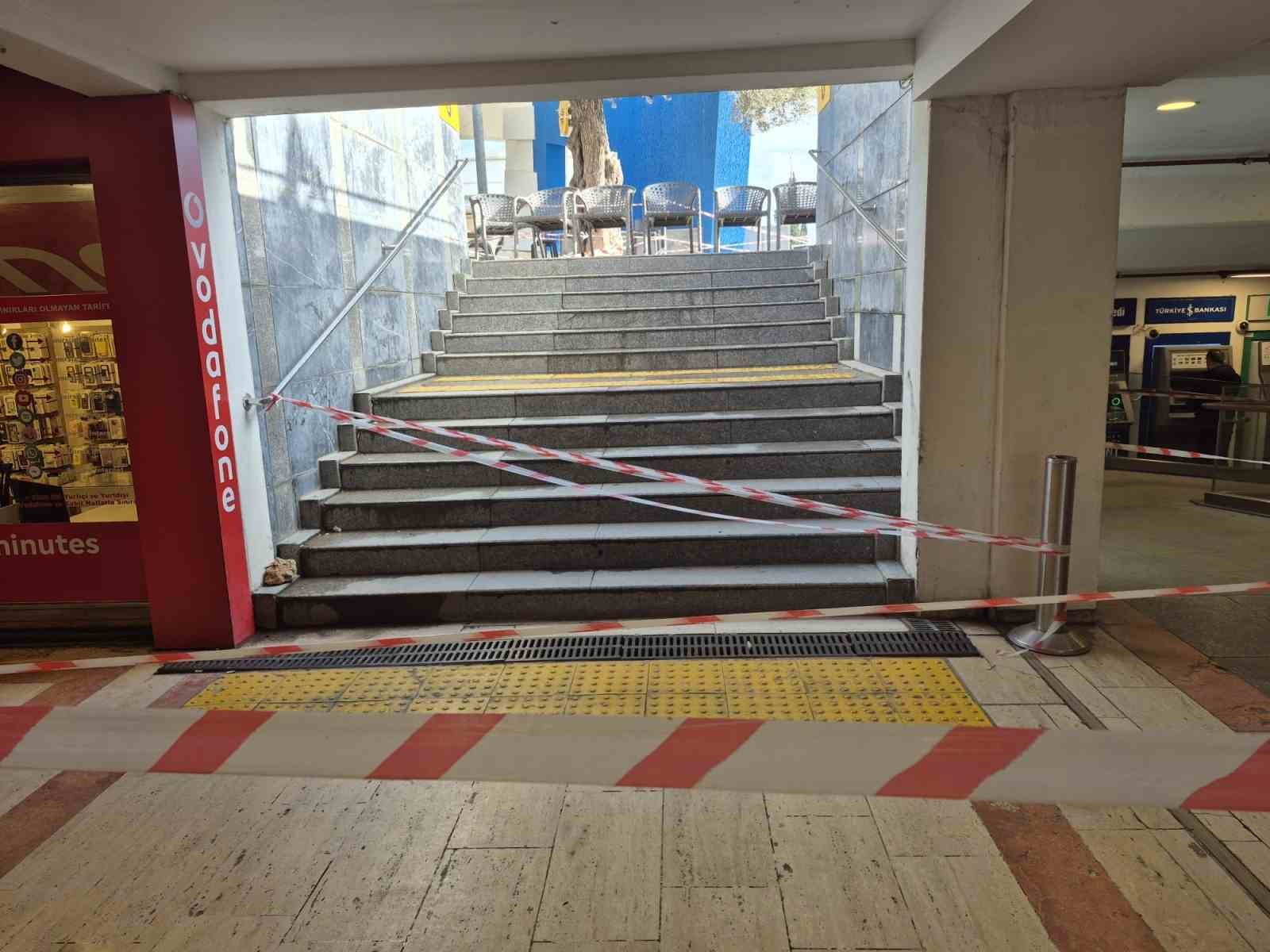 Fırtına, Bodrum’da alış veriş merkezini de vurdu
