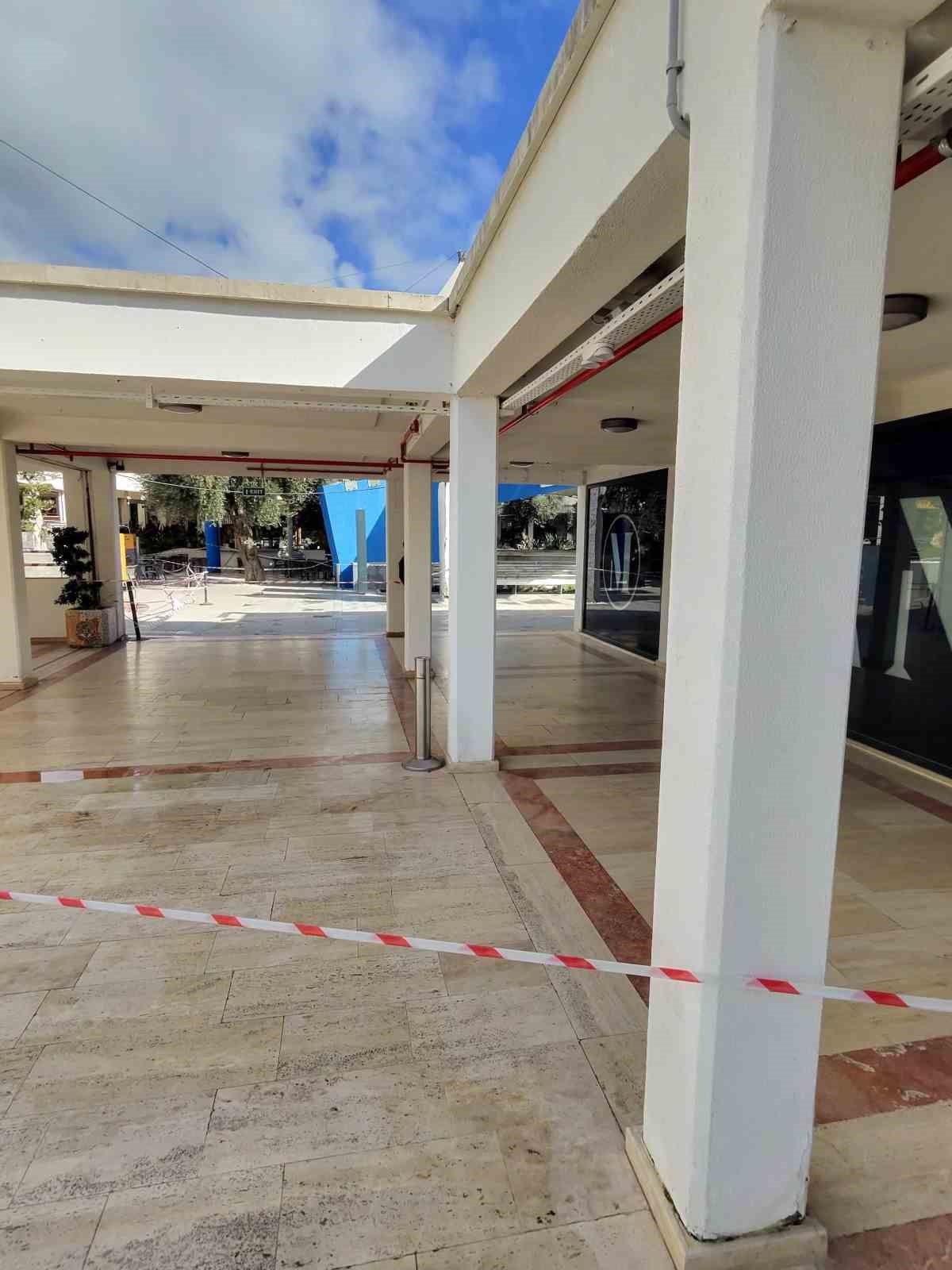 Fırtına, Bodrum’da alış veriş merkezini de vurdu
