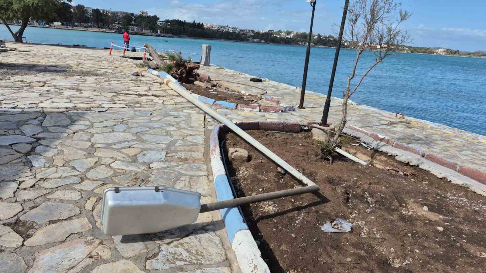 Fırtına gitti, hasar kaldı
