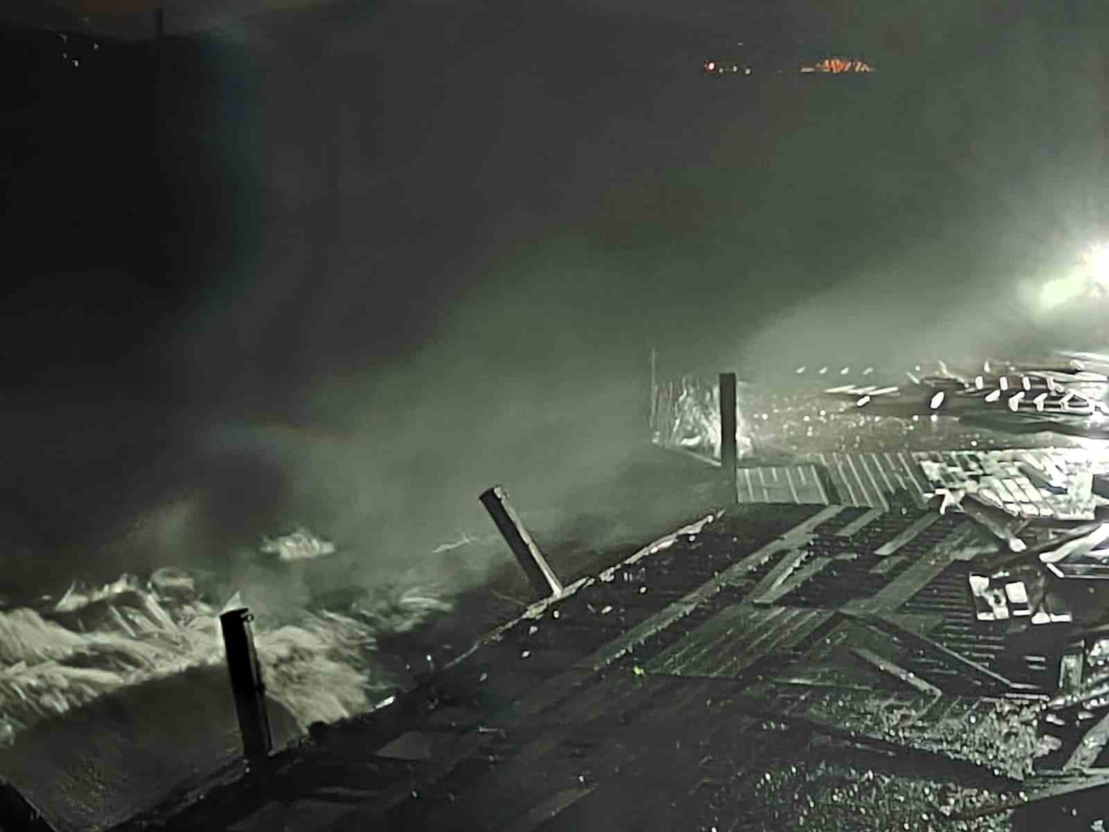 Fırtına, iskelede çalışan işçileri denize düşürdü: 1 ölü, 2 yaralı
