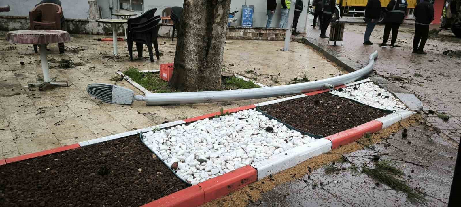 Fırtına Tavas’ta hayatı felç etti
