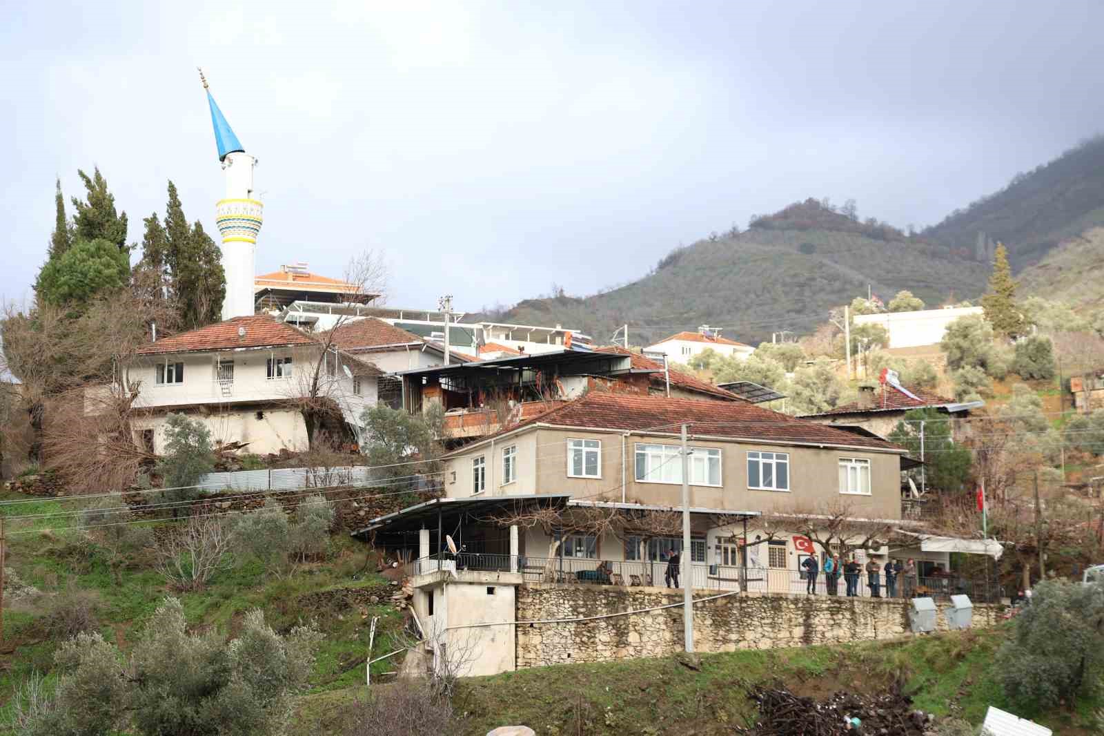 Fırtına yıktı geçti
