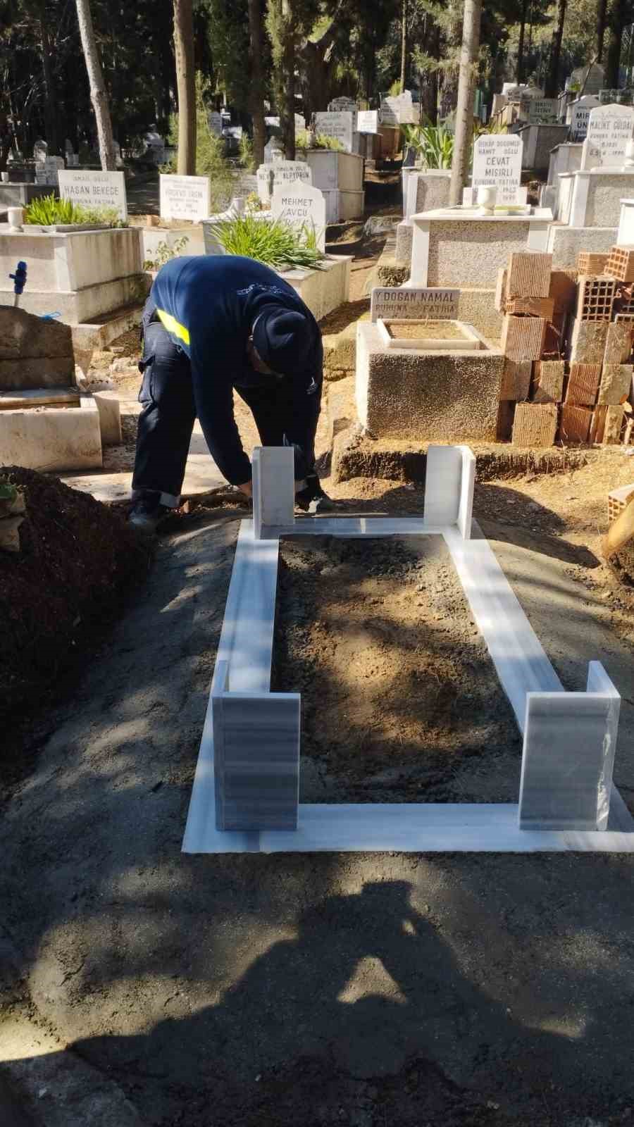 Fırtınadan zarar gören mezarlıklar onarılıyor
