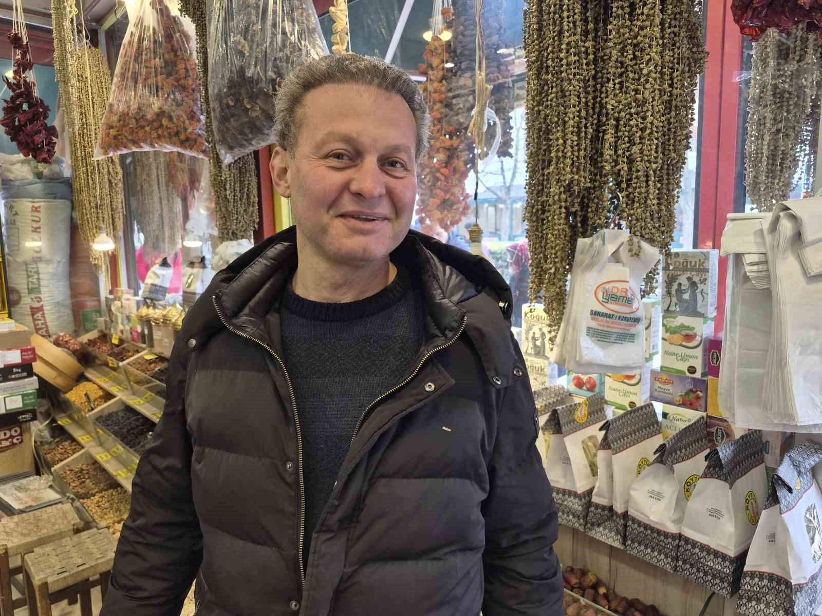 Fiyatıyla dikkat çeken kurutulmuş bamya 3 bin 500 TL’ye satılıyor
