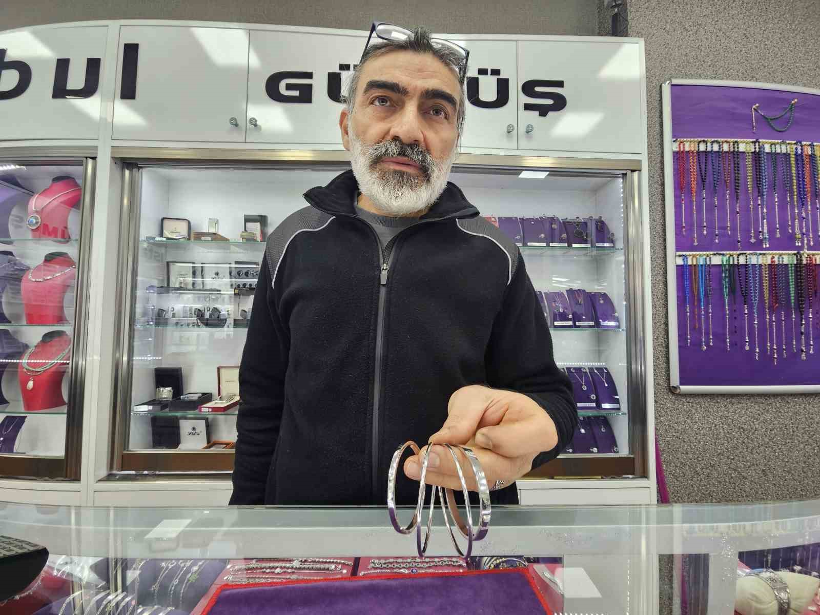 Fiyatlardaki artışlar, yatırım ve düğün takılarını değiştirdi: Altın bileziklerin yerini gümüş bilezikler alıyor
