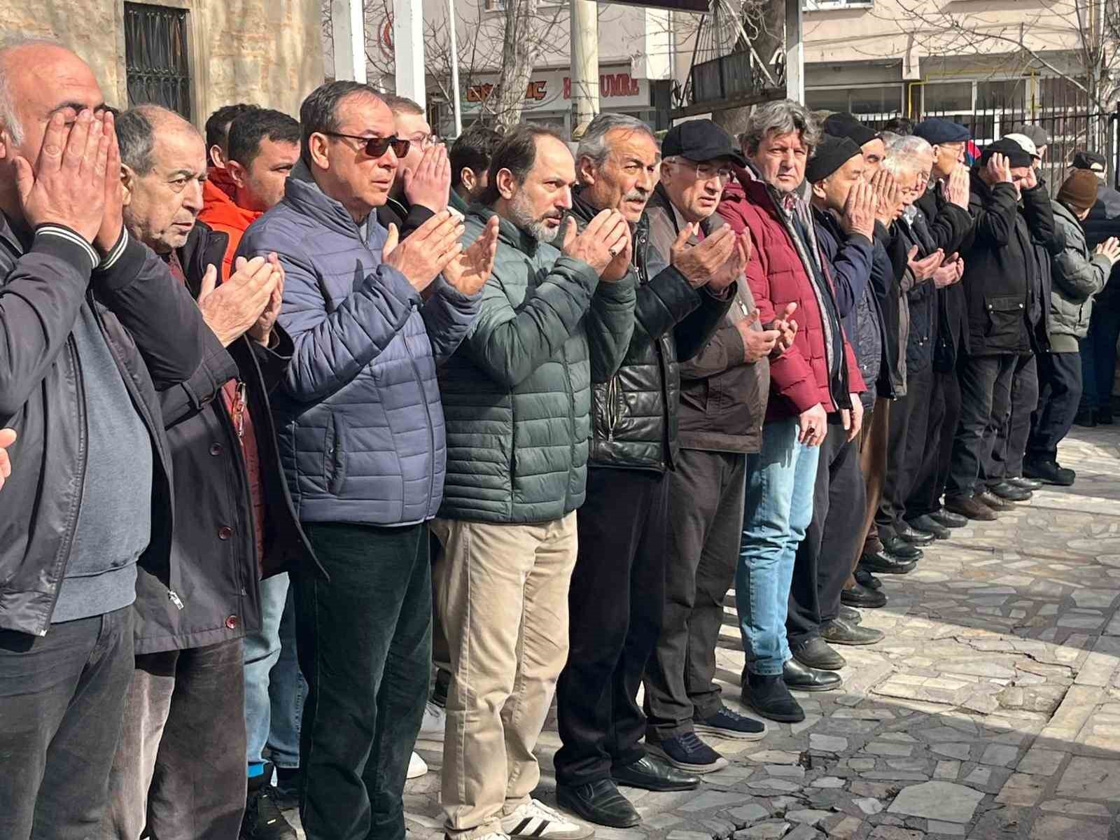 Flüt üstadı İsmail Ayvazoğlu son yolculuğuna uğurlandı
