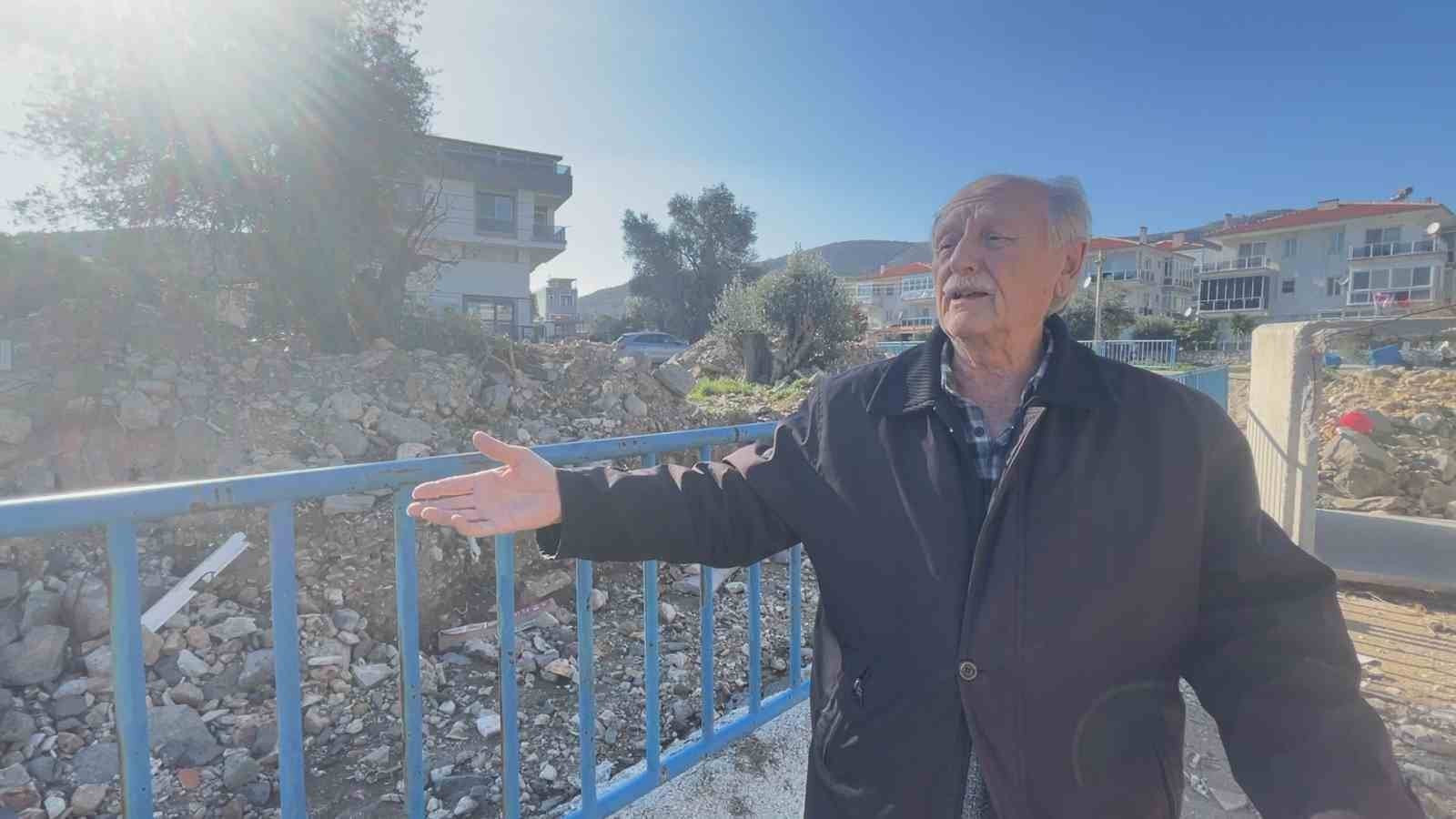 Foça’da belediye çalışması çileye dönüştü: Mahalle ikiye bölündü
