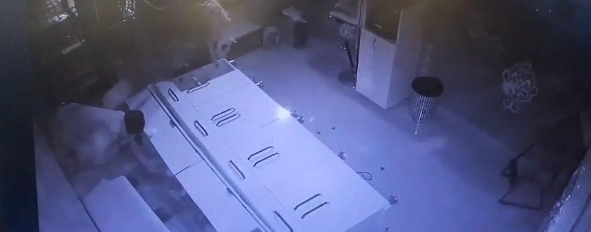 Forklifle gelmiş, eşekle kaçmış
