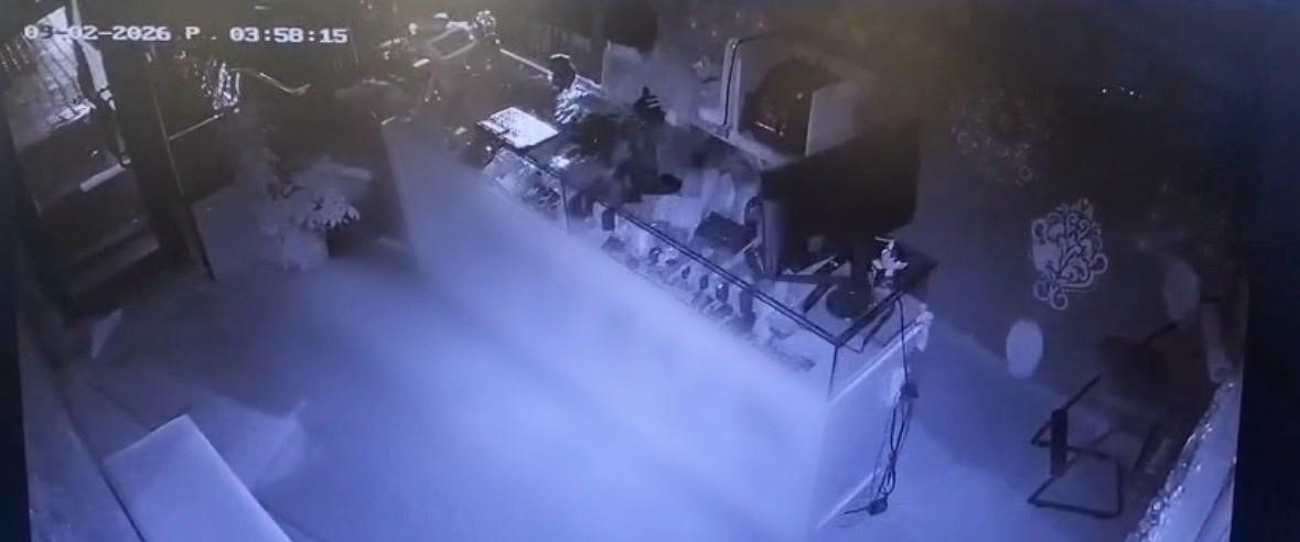 Forklifle gelmiş, eşekle kaçmış
