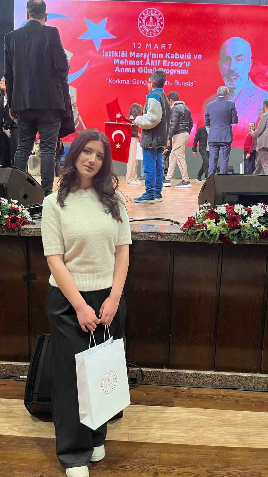 Fotoğraf yarışmasında Türkiye Birincisi Balıkesirli Merve Yakın
