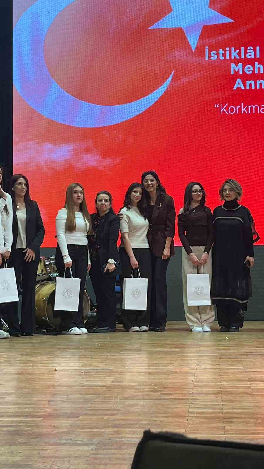 Fotoğraf yarışmasında Türkiye Birincisi Balıkesirli Merve Yakın
