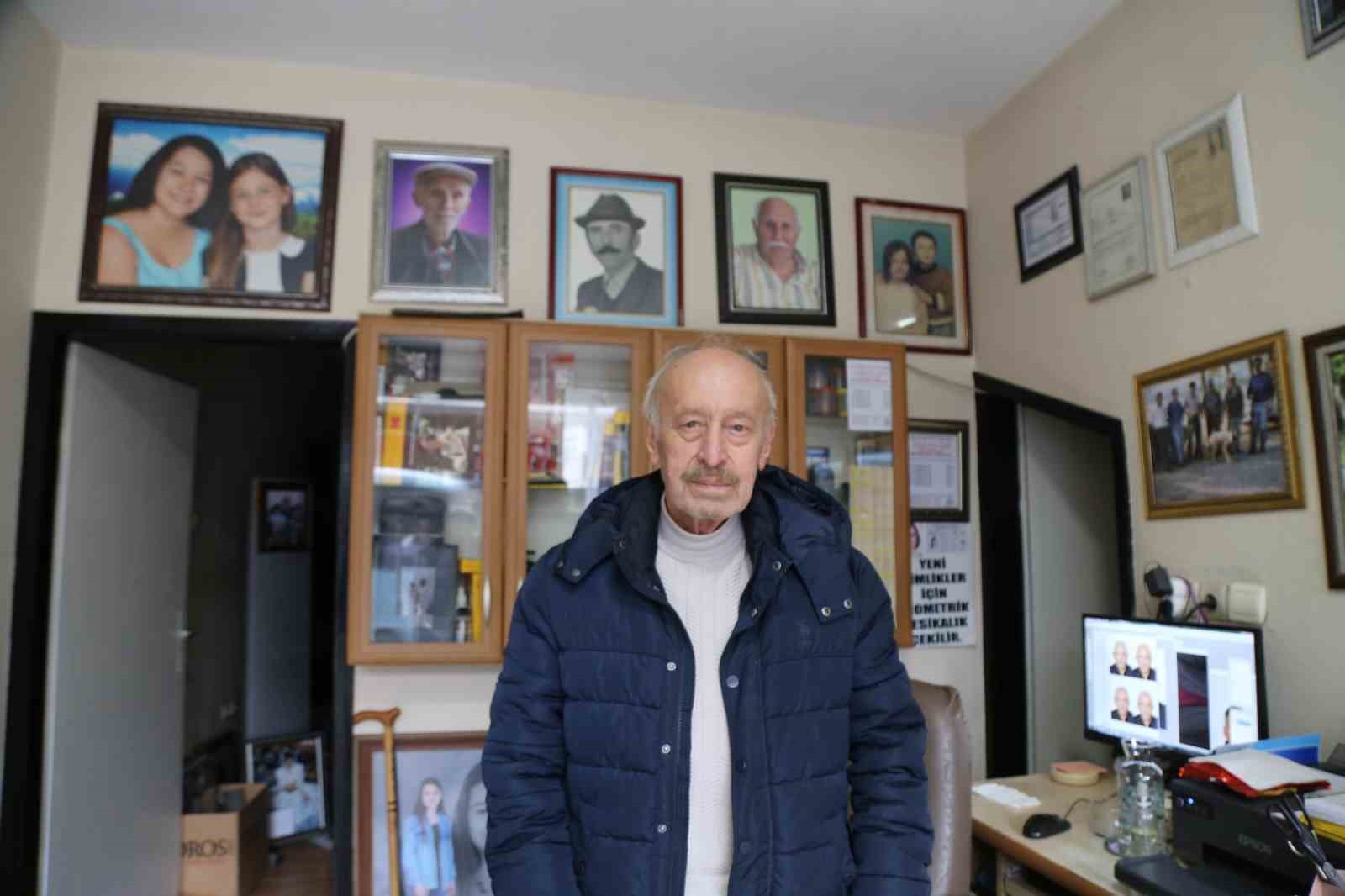 Fotoğrafçılık mesleğini 53 yıldır sürdürüyor
