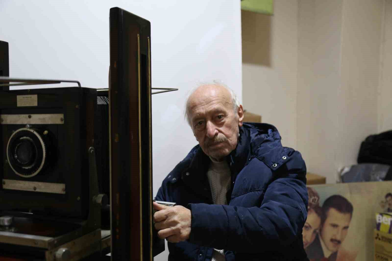 Fotoğrafçılık mesleğini 53 yıldır sürdürüyor
