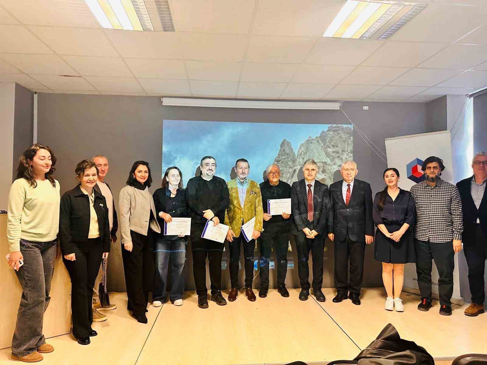 Fotoğrafın doğa, kent ve mimarlıkla kurduğu bağ ele alındı
