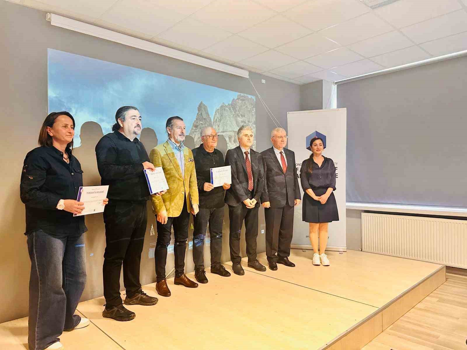 Fotoğrafın doğa, kent ve mimarlıkla kurduğu bağ ele alındı
