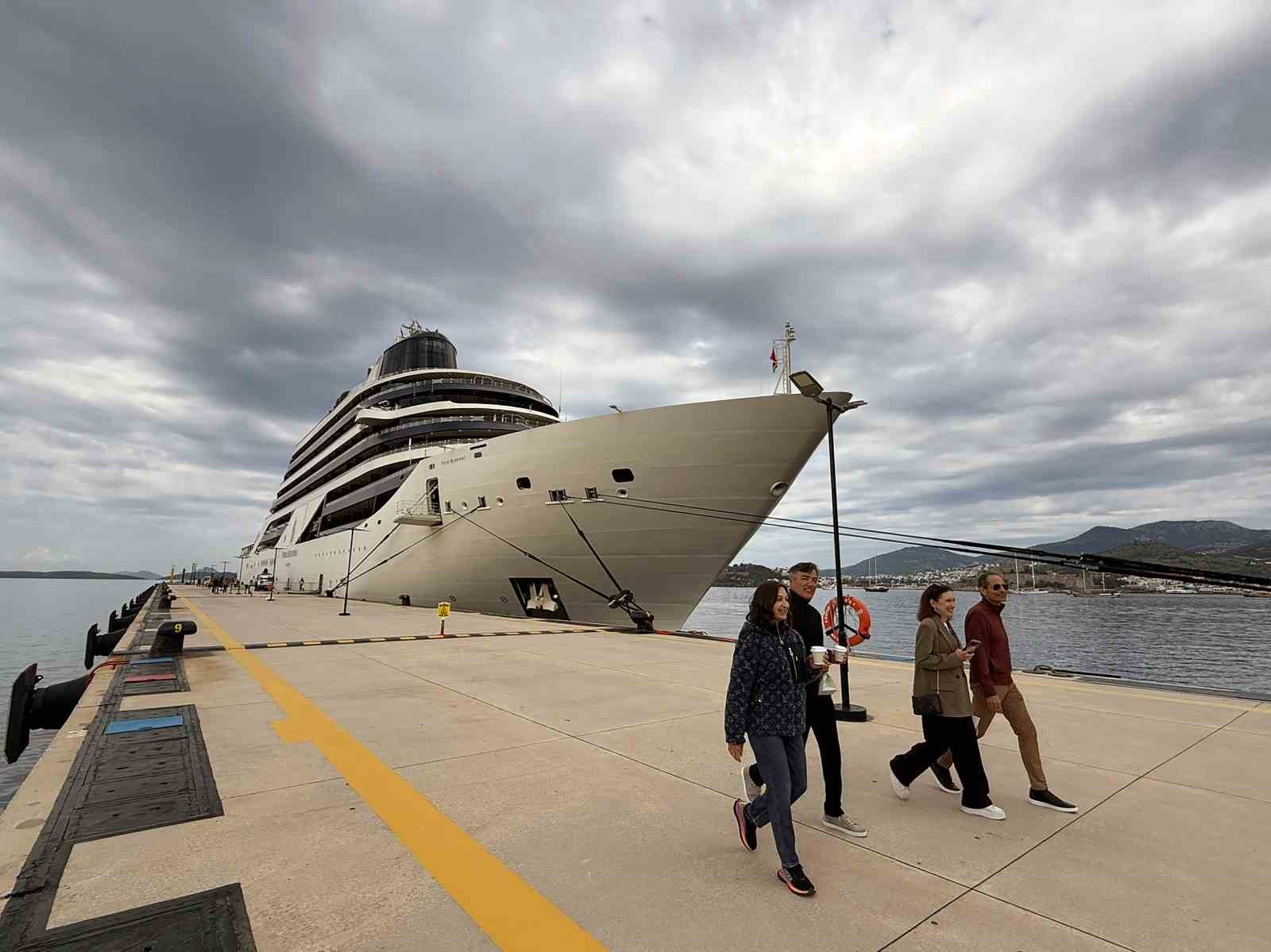 Four Seasons 1 137 yolcu ile Bodrum’a geldi
