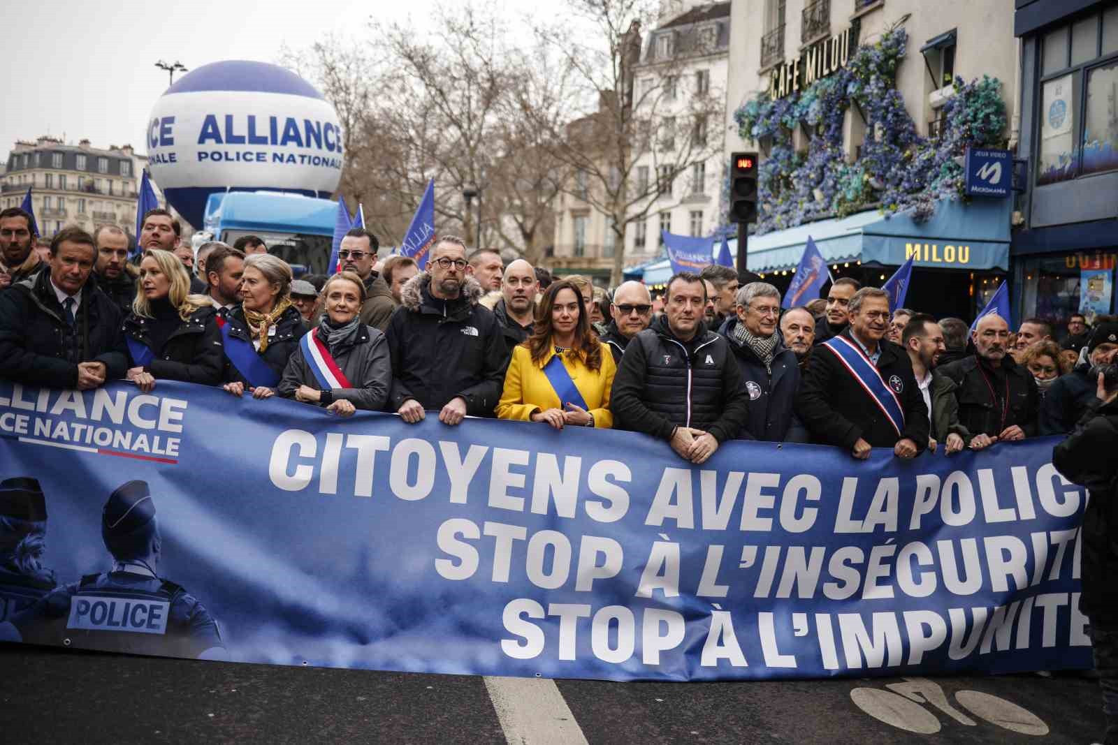 Fransa’da binlerce kişiden polise destek ve kaynak yetersizliğine dikkat çekmek için yürüyüş
Fransa’da binlerce kişiden polise destek ve kaynak yetersizliğine dikkat çekmek için yürüyüş
